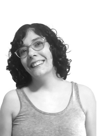 Mujer Diseñadora con Anteojos en Blanco y Negro