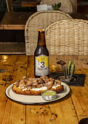 maduro con carne en Kabú Café Restaurante