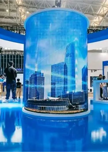 إضاءة متقنة وخامات فاخرة في تصميم بوث عرض بمعرض تجاري إضاءة معارض، تصميم بوث