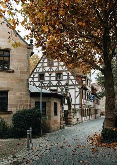 Historische Gasse mit Fachwerkhaus in Fürth