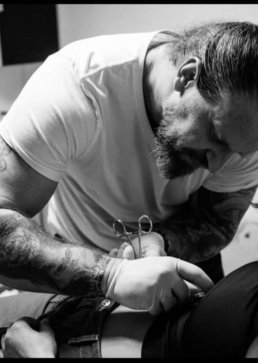 piercing au ventre d'une femme 