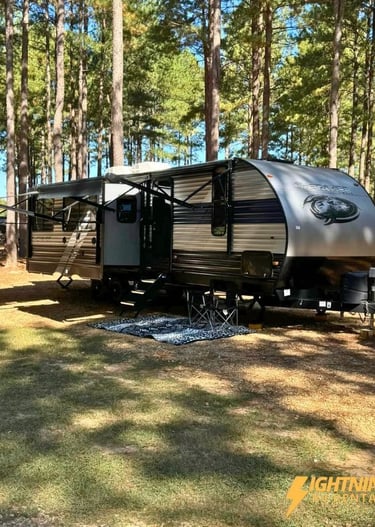 Lightning RV Rentals of Louisiana | Travel Trailer Rentals | Fifth Wheel Camper Rentals
