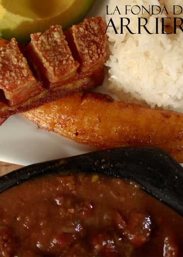 Bandeja Paisa restaurante La Fonda de los Arrieros Salento Quindío