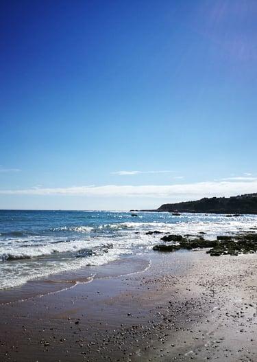 mooie zee met zandstrand bij Olhos do a'qua