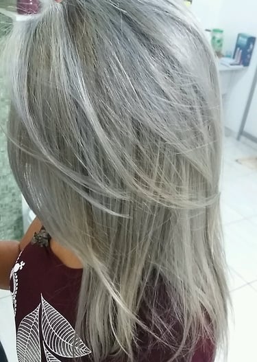 Finalizando cabelo.