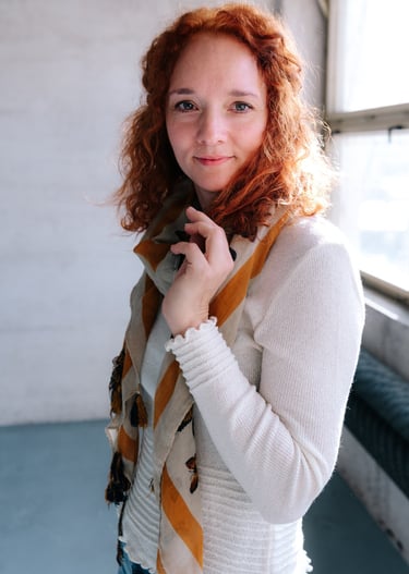 Lenka Zmeškalová při plánování online marketingu a spolupráce s klienty.