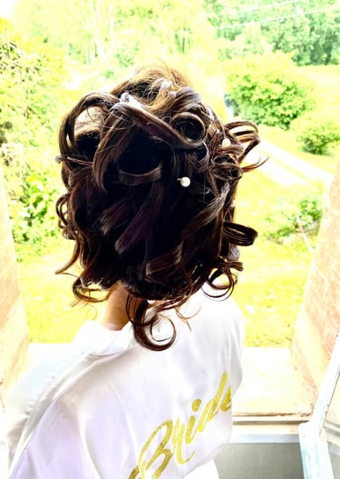 a woman with a hairdoodle and a white shirt