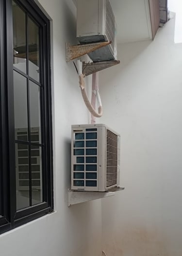 Layanan Kamuning Teknik meliputi service AC tidak dingin atau bocor, isi freon AC, cuci AC rutin