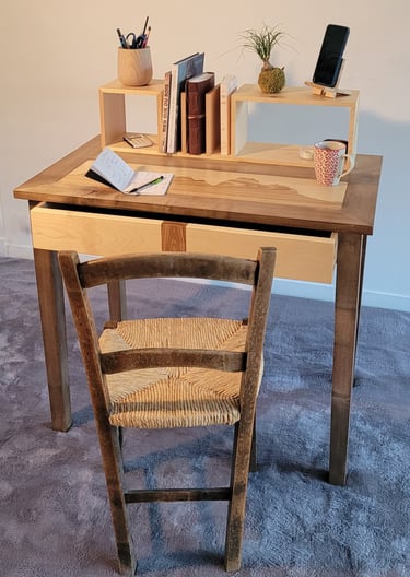 Bureau et étagères de rangement en frêne et plateau en marqueterie