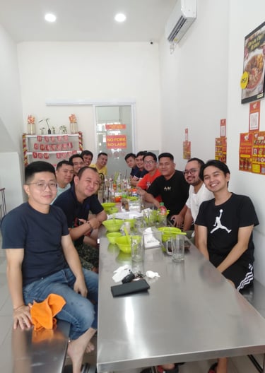 Keseruan makan di Mie Ayam Kesawan rukan osaka pik 2