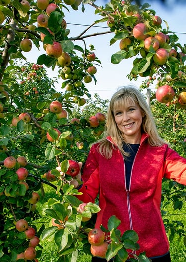 Ille Kasvand 2020 aastal. Aasta Põllumehe kandidaadina enda lõigatud õunapuude juures. F:SvenArbert