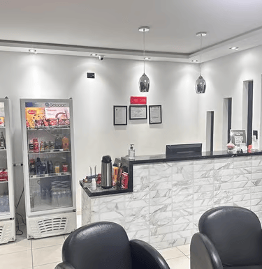Recepção com portaria 24 horas e cafezinho, barzinho com bebidas 