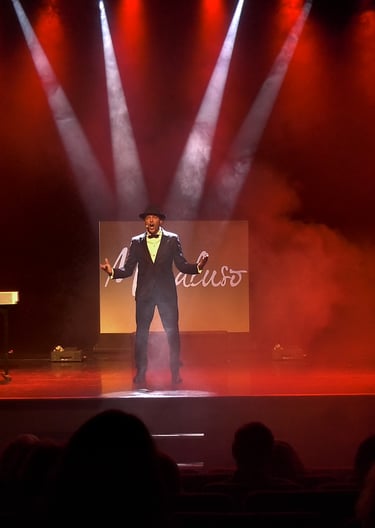 Macaluso est généreux le seul en scène musical et théâtral dans le Var