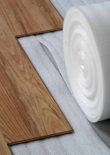 pose flottante, lames stratifiées, sol clipsable, sous-couche isolante, rouleau mousse
