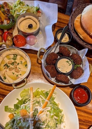 oman-falafel-umus-e-carne-con-verdure