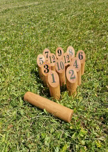 Molkky žaidimas – žaidimų nuoma Klaipėdoje.