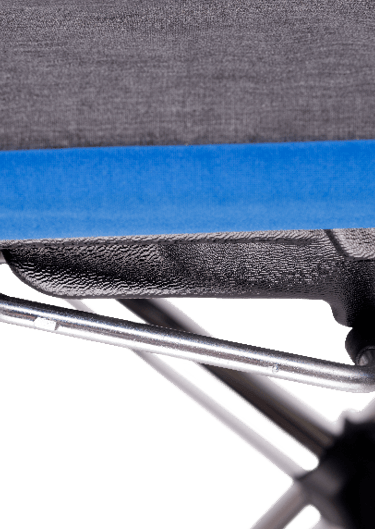 Profesjonalne żelazko parowe EV do stacji Atlantis. Prasowanie koszuli przy użyciu suchej pary. Idealne dla butików i domów.