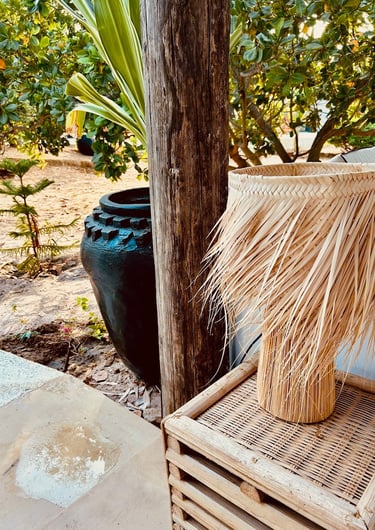 Décoration extérieure du boutique hôtel Maison Fimela au coeur du Sine Saloum