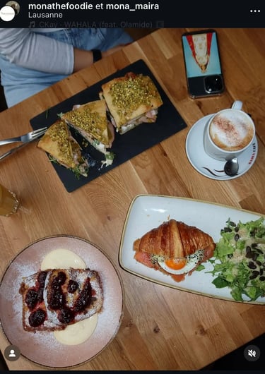Brunch gourmand au restaurant Histoire sans Faim à Lausanne avec croissant au saumon, focaccia pistache, pain perdu et cappuc