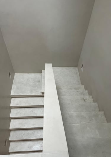 Pilar del Este escalera Principal