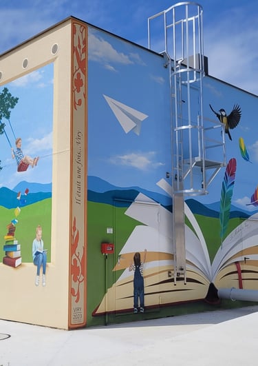 Fresque réalisée sur les 4 façades d'une chaufferie, en plein coeur d'un village. Comment intégrer un bâtiment disgracieux.