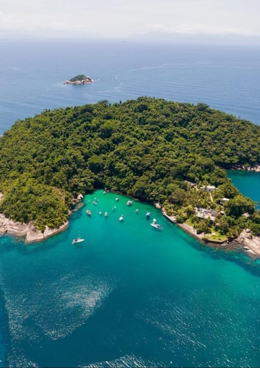 imagem da ilha dos cocos, uma ilha em Paraty