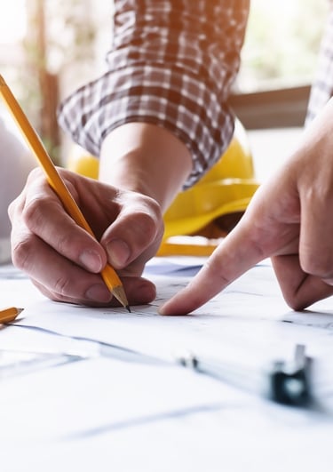 Plano arquitectónico detallado de un edificio residencial.