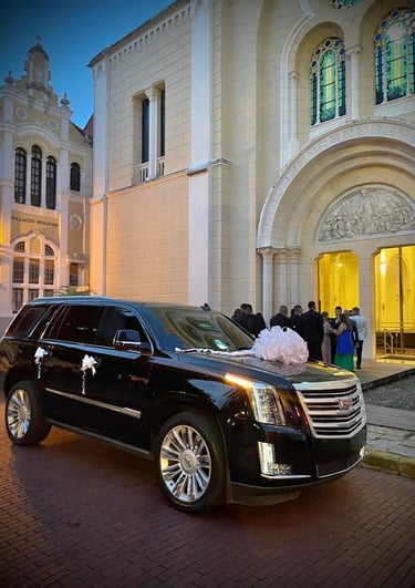 Carro de lujo marca cadillac disponible para bodas y quinceaños