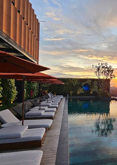 artyzen-singapore-rooftop-pool-sunset