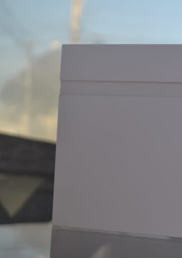 RODAPÉ EXPANDIDO NA COR BRANCA SOMENTE UM FRIZO EM PVC EXPANDIDO