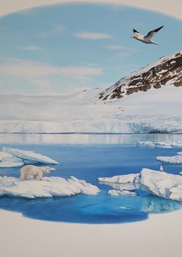 Une peinture d'un glacier dans l'arctique avec ours blanc, oiseaux et icebergs.