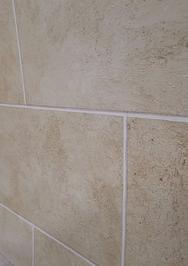 Trompe-l'oeil peint: faux parement en pierre de Paris