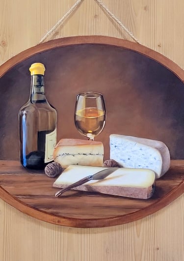 Des médaillons en trompe-l'oeil décorent des portes de chalet, illustrants pour chaque pièce des particularités locales.