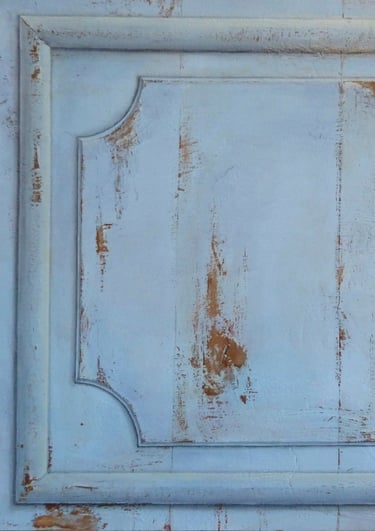 Trompe-l'oeil sur panneaux en médium: de fausses moulures, du faux bois, une fausse usure du temps...un décor pour une ambian