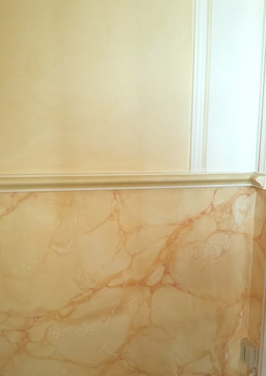 Faux marbre, jaune de sienne, peint en soubassement pour un appartement