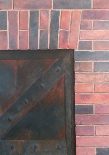 De fausses briques, une vieille porte de hangar rouillée, ce trompe-l'oeil créé une ambiance idéale pour un Escape Games ou p