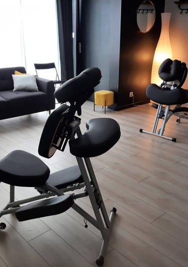 vu intérieur chez bretizen avec chaises de massage