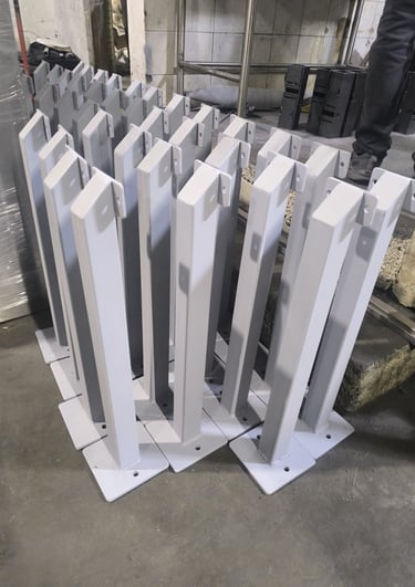 Son unas estructuras de metal para soporte de rack y estructuras de metal