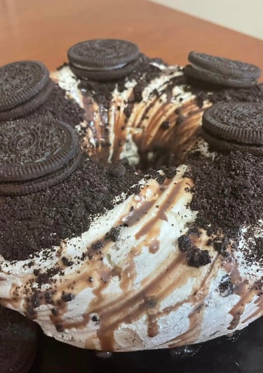 a cake with Oreos