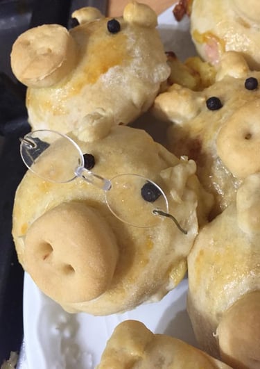 a plate of food with a piggy head in it