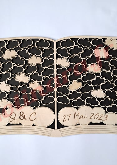 un livre d'or en bois en forme de livre ouvert comme un puzzle avec des nuages
