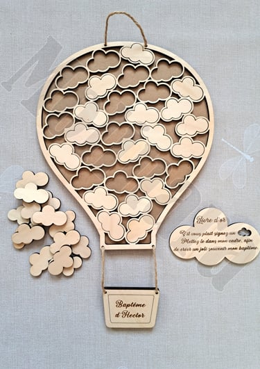 un livre d'or en bois en forme de montgolfière comme un puzzle avec des nuages