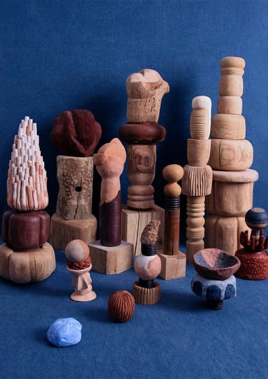 ensemble de sculptures en bois