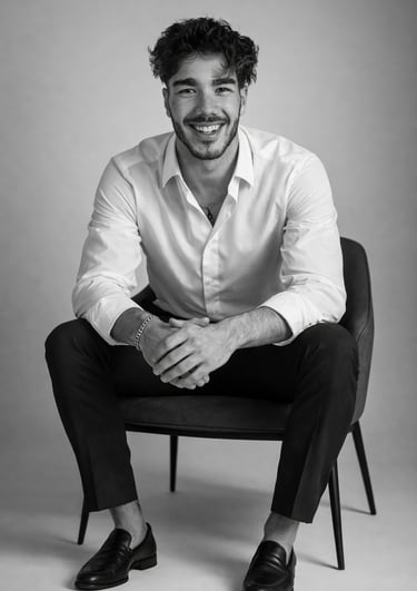 asesor laboral en una silla sentado