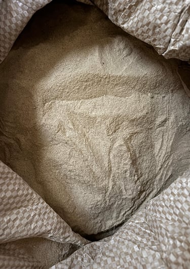 bentonita sodica natural material