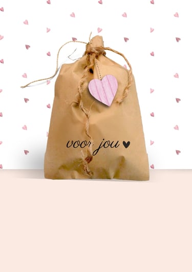 Bruin kraft geschenkzakje met tekst 'voor jou' en een hartje.