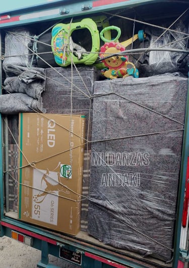 Mantas de algodón lazos y tapetes para proteger sus pertenencias durante la mudanza