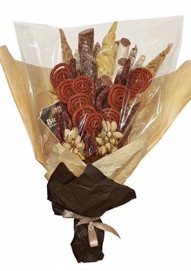 Maisto puokštė iš dešrelių ir sūrio. Panevėžyje