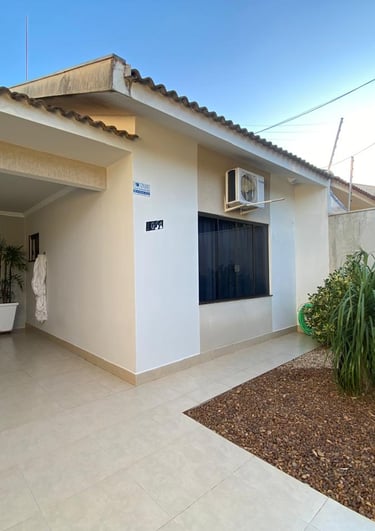 Casa à venda no Residencial Tuiuti, totalmente planejada para oferecer estilo e conforto.