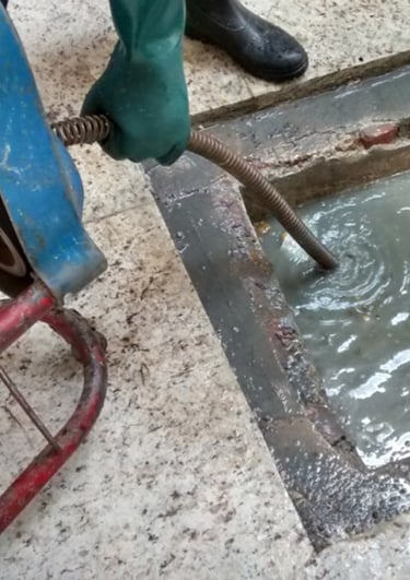 desentupimento de caixa de esgoto
